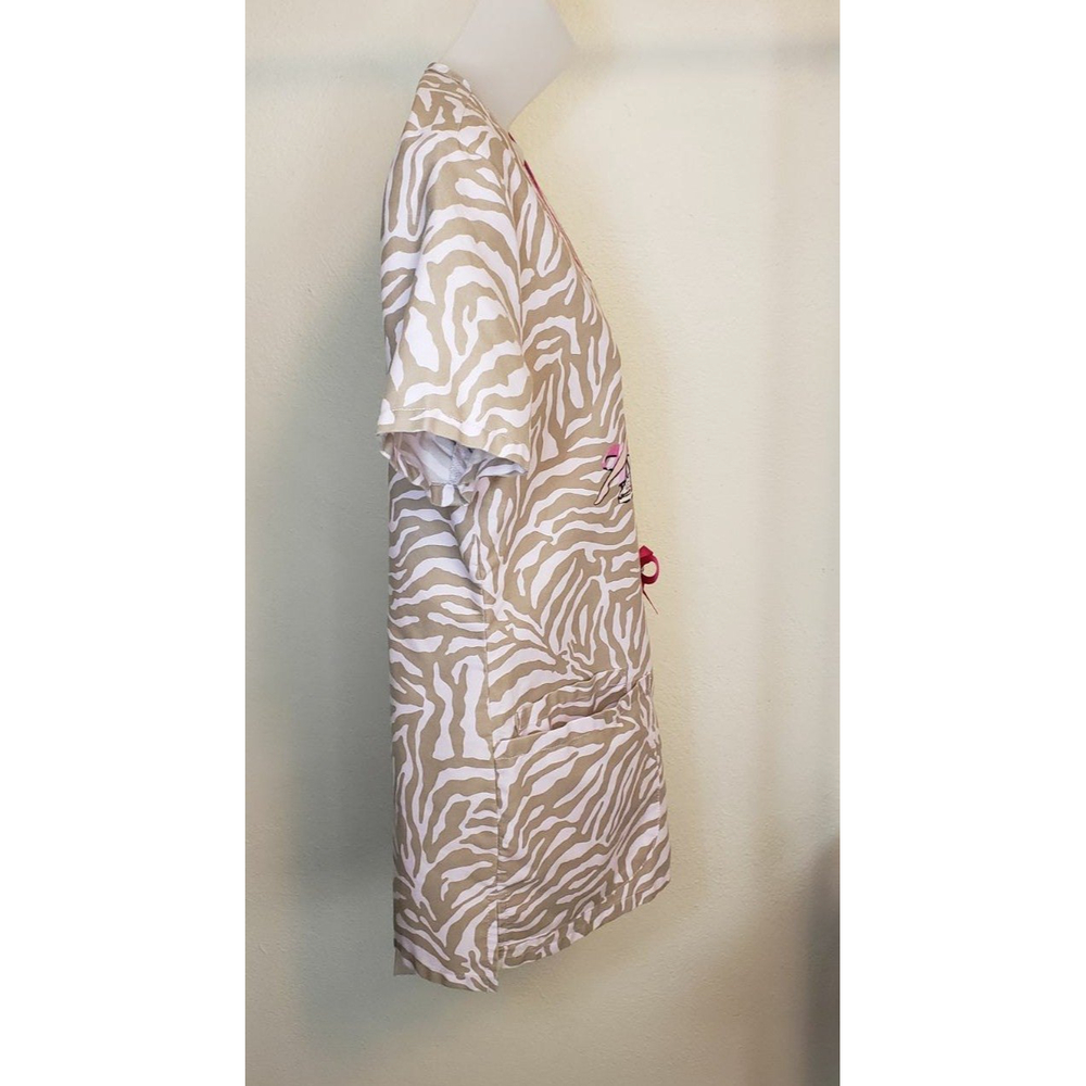 Betty Boop Scrub Top - Picture 4 of 12